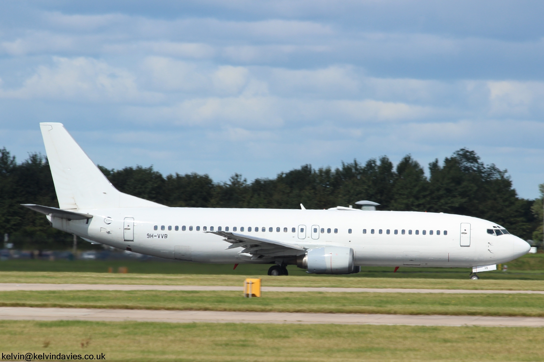 VVB Aviation B737-400 9H-VVB