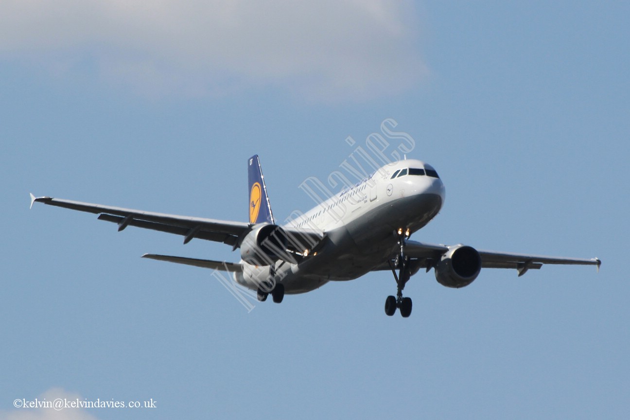 Lufthansa A320 D-AIQT