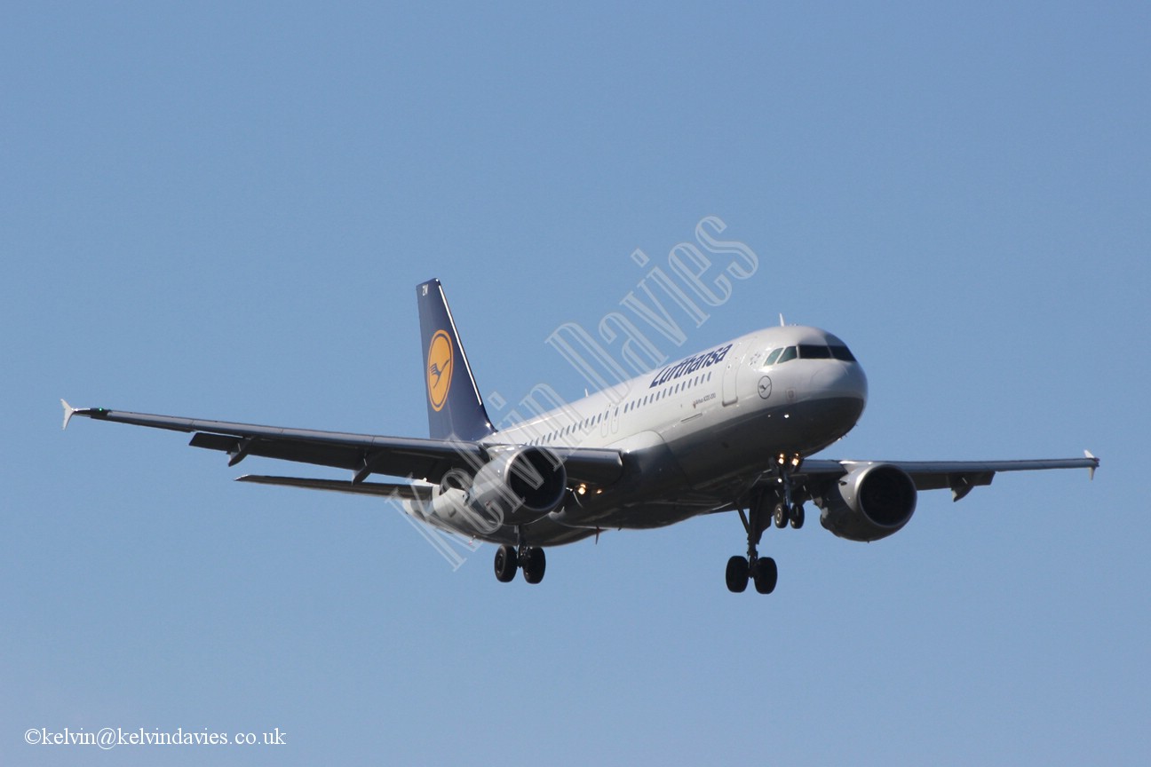 Lufthansa A320 D-AIZM