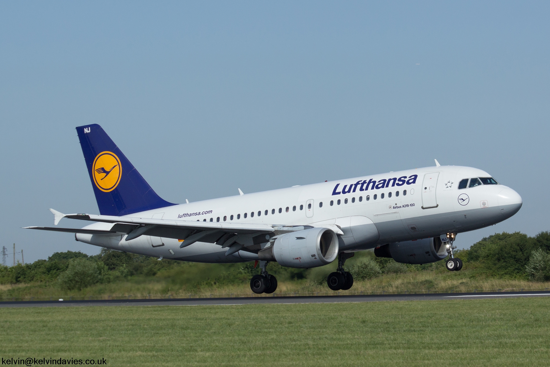 Lufthansa A319 D-AKNJ