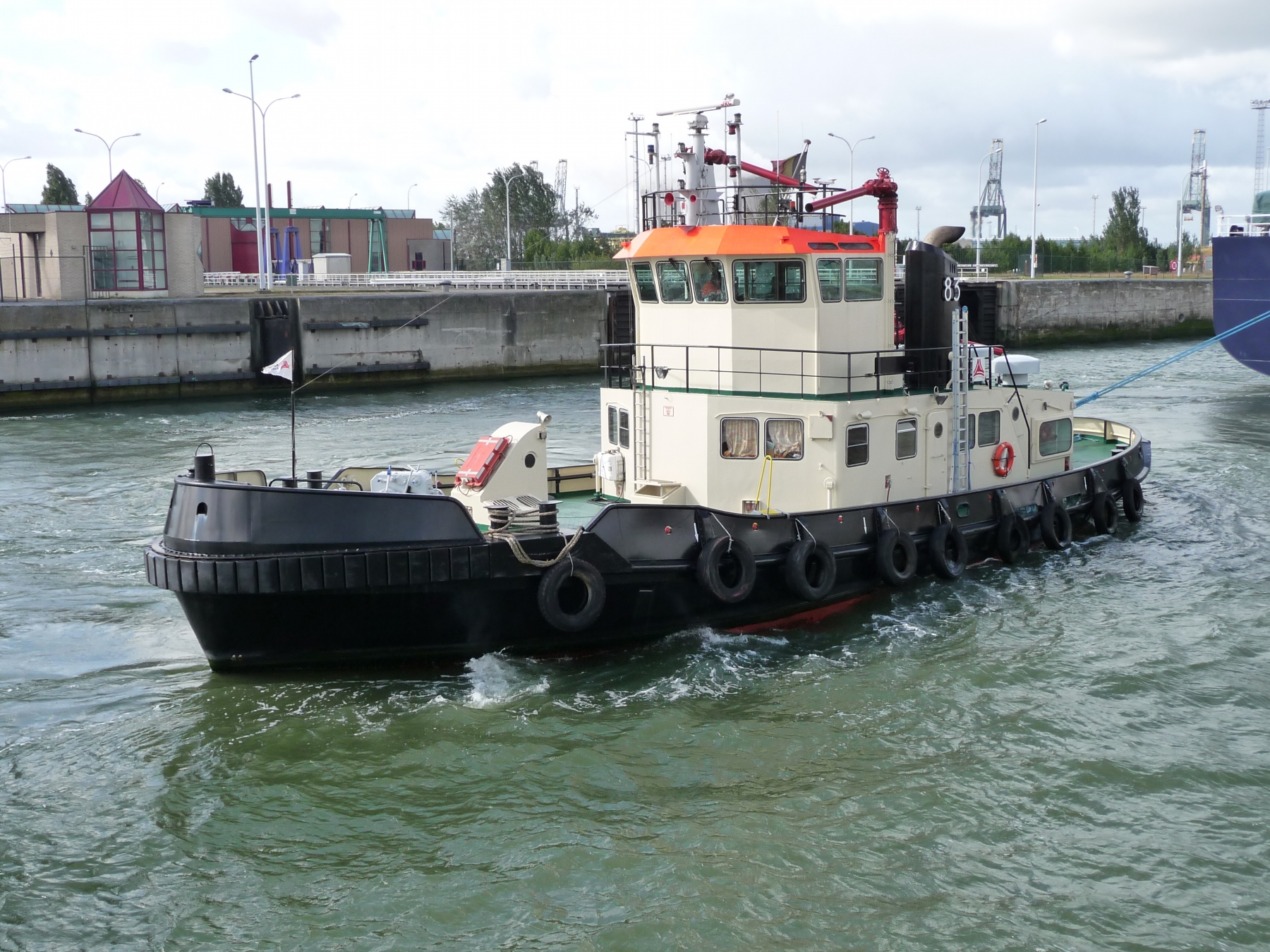 TUG 83