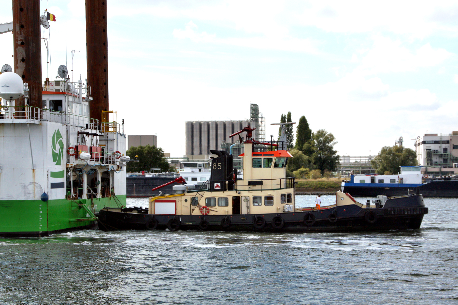 TUG 85