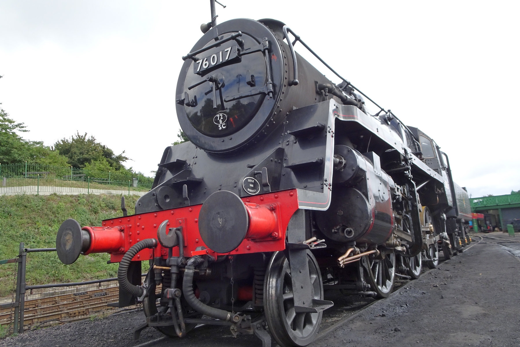 76017