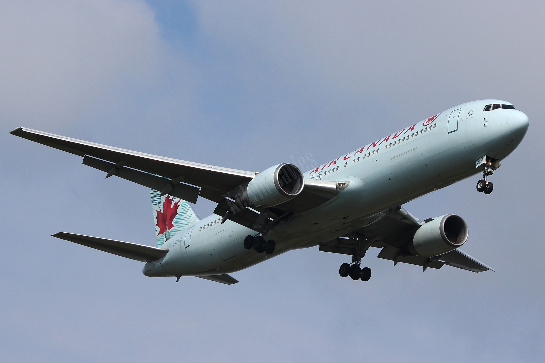 Air Canada 767 C-GHOZ
