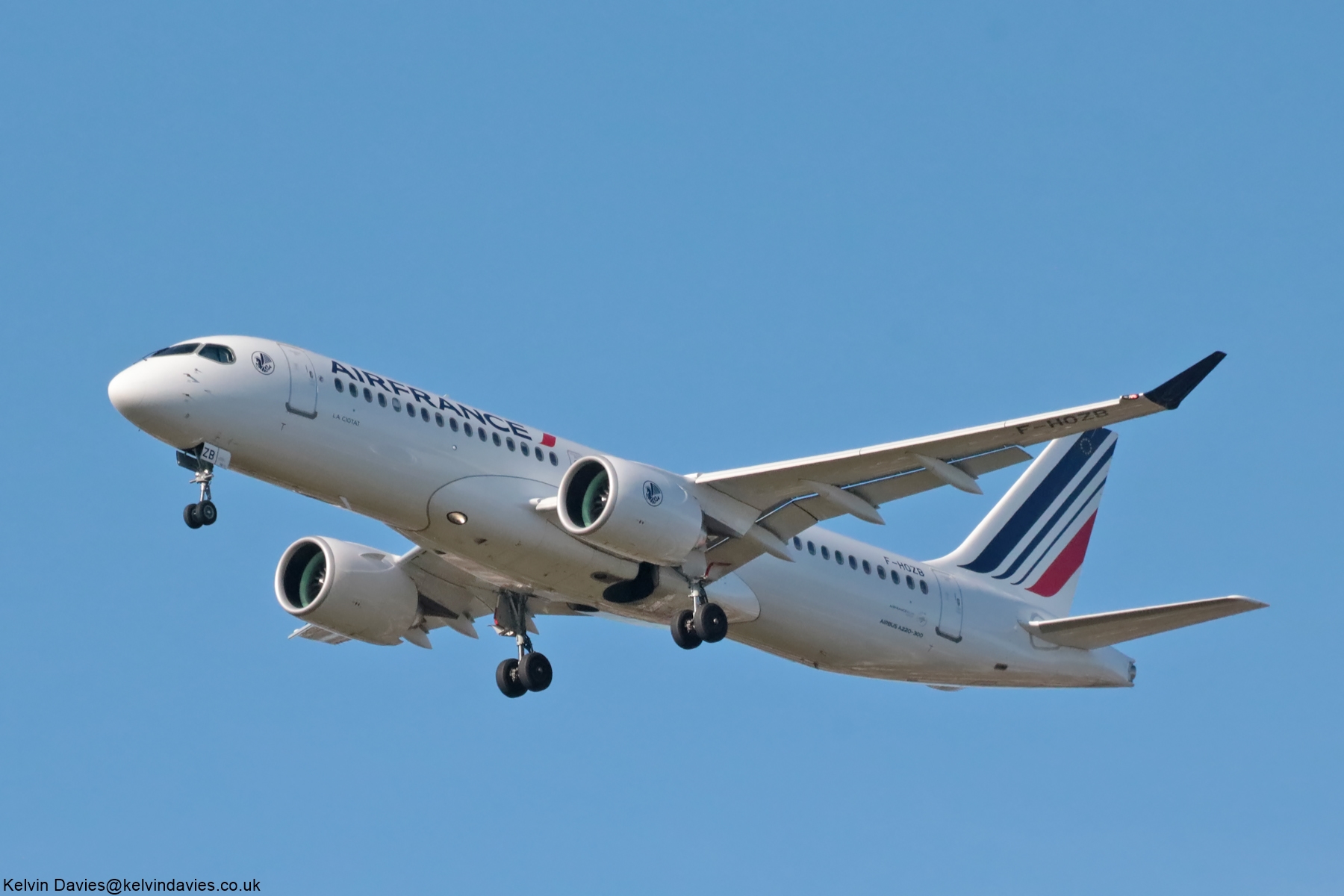 Air France A220 F-HOZB