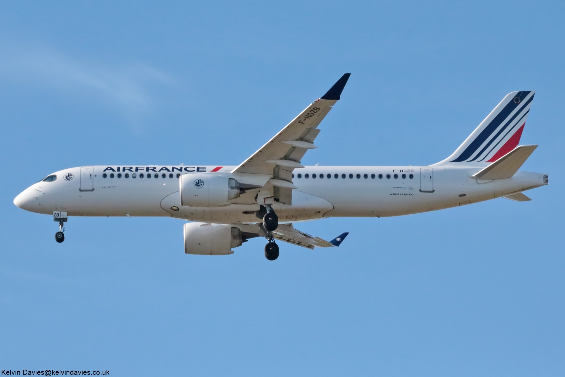 Air France A220 F-HOZB