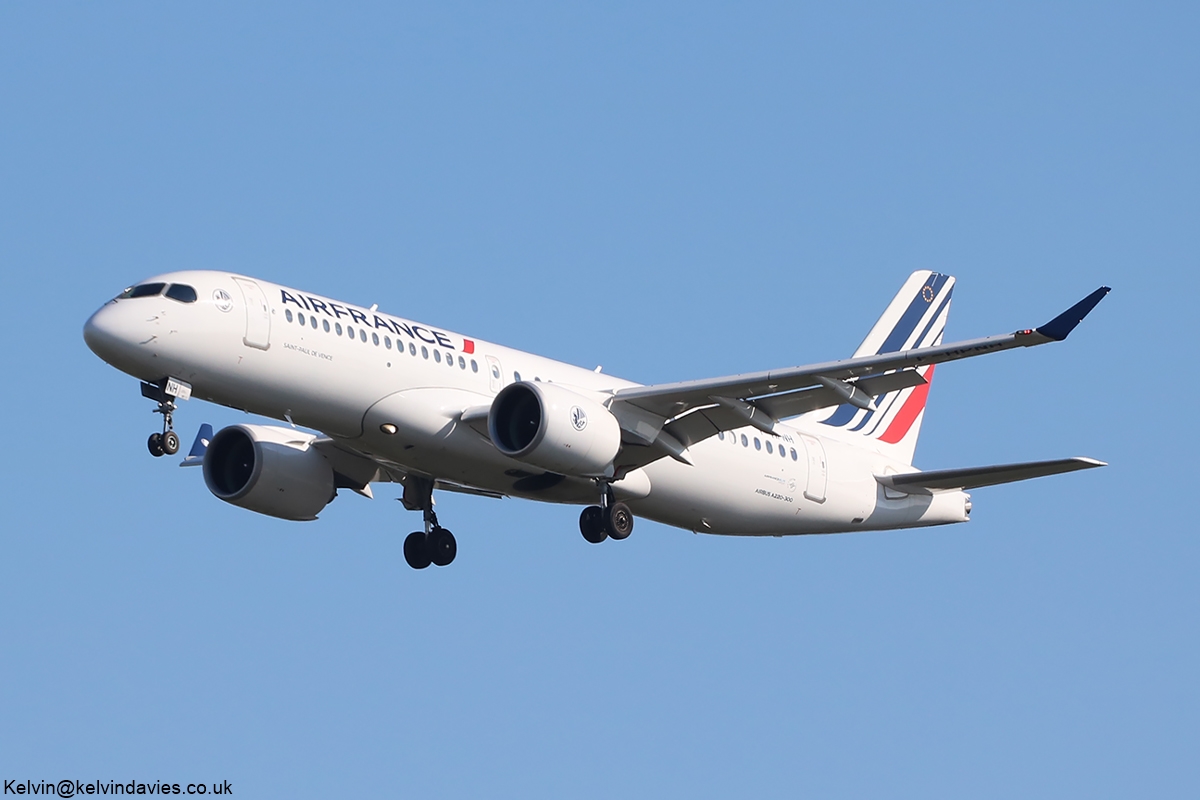 Air France A220 F-HPNH