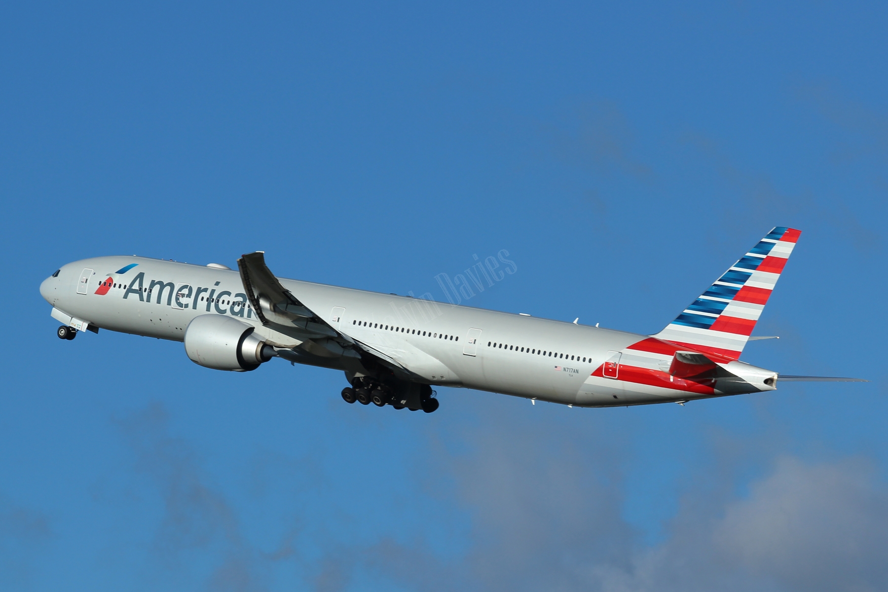 American Airlines 777 N717AN