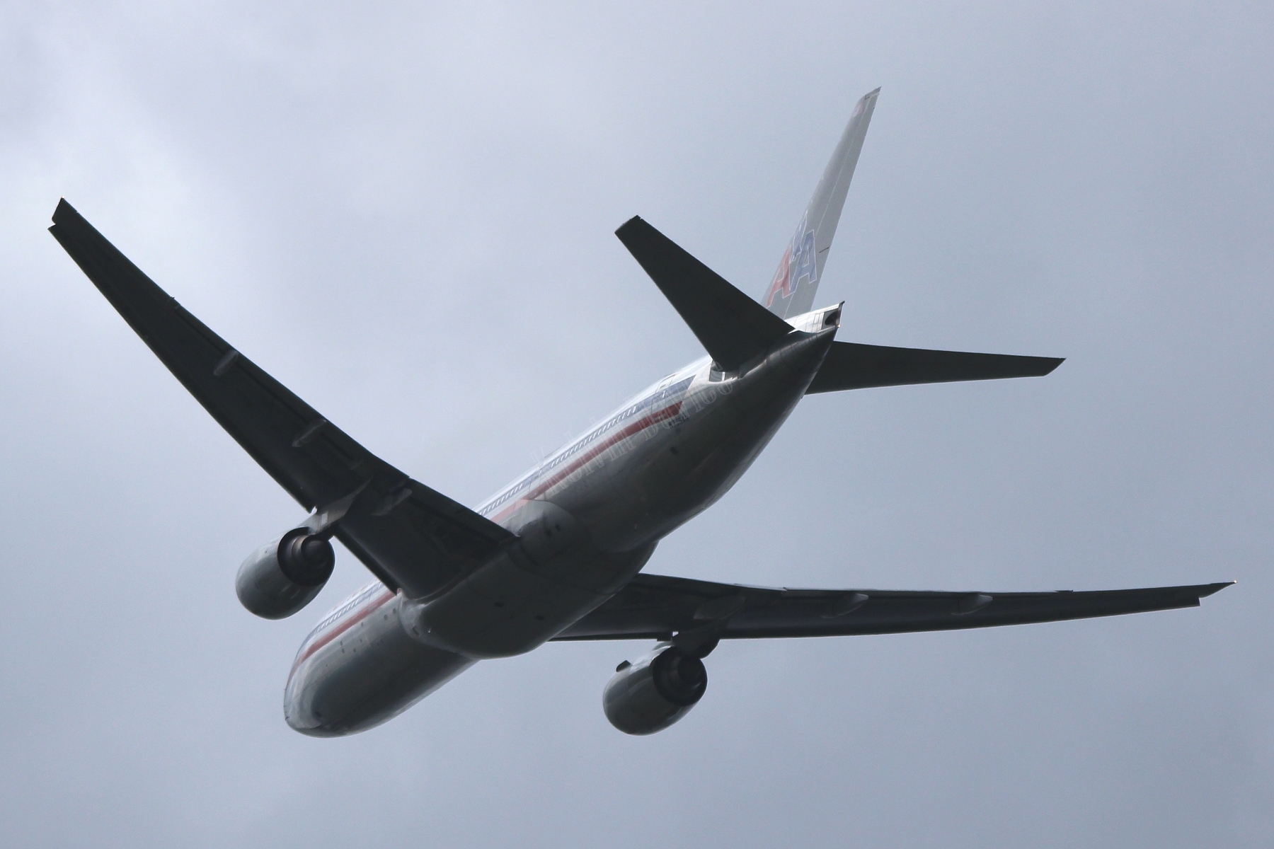 American Airlines 777 N755AN
