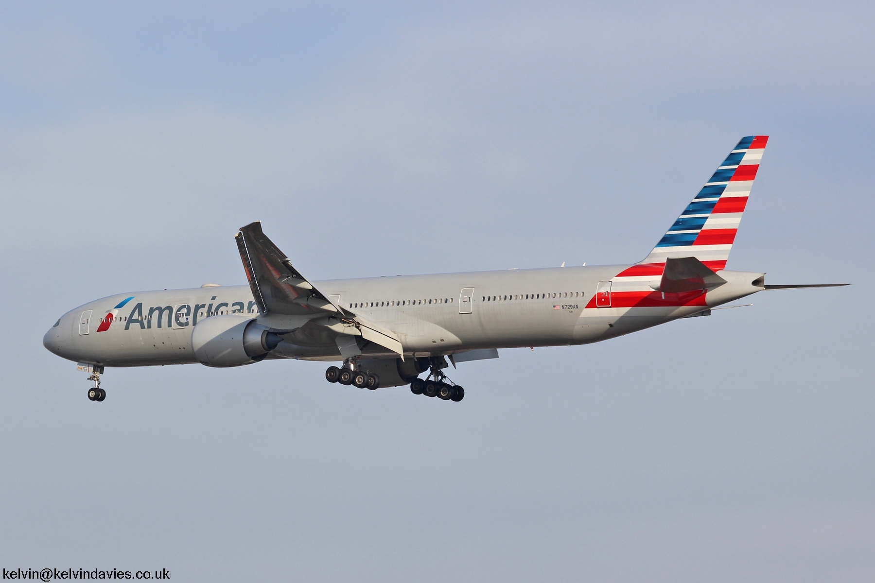 American Airlines 777 N729AN