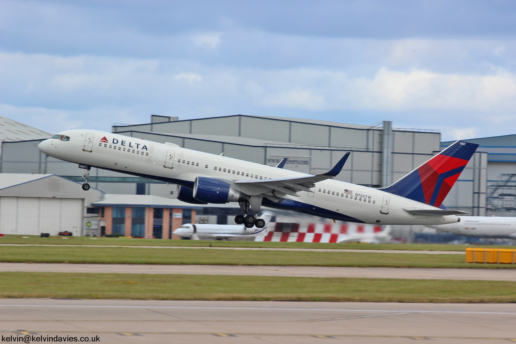 Delta Air Lines N702TW