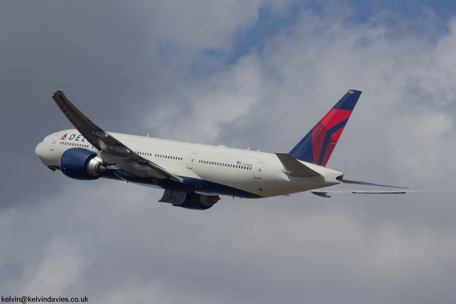 Delta Airlines 777 N704DK