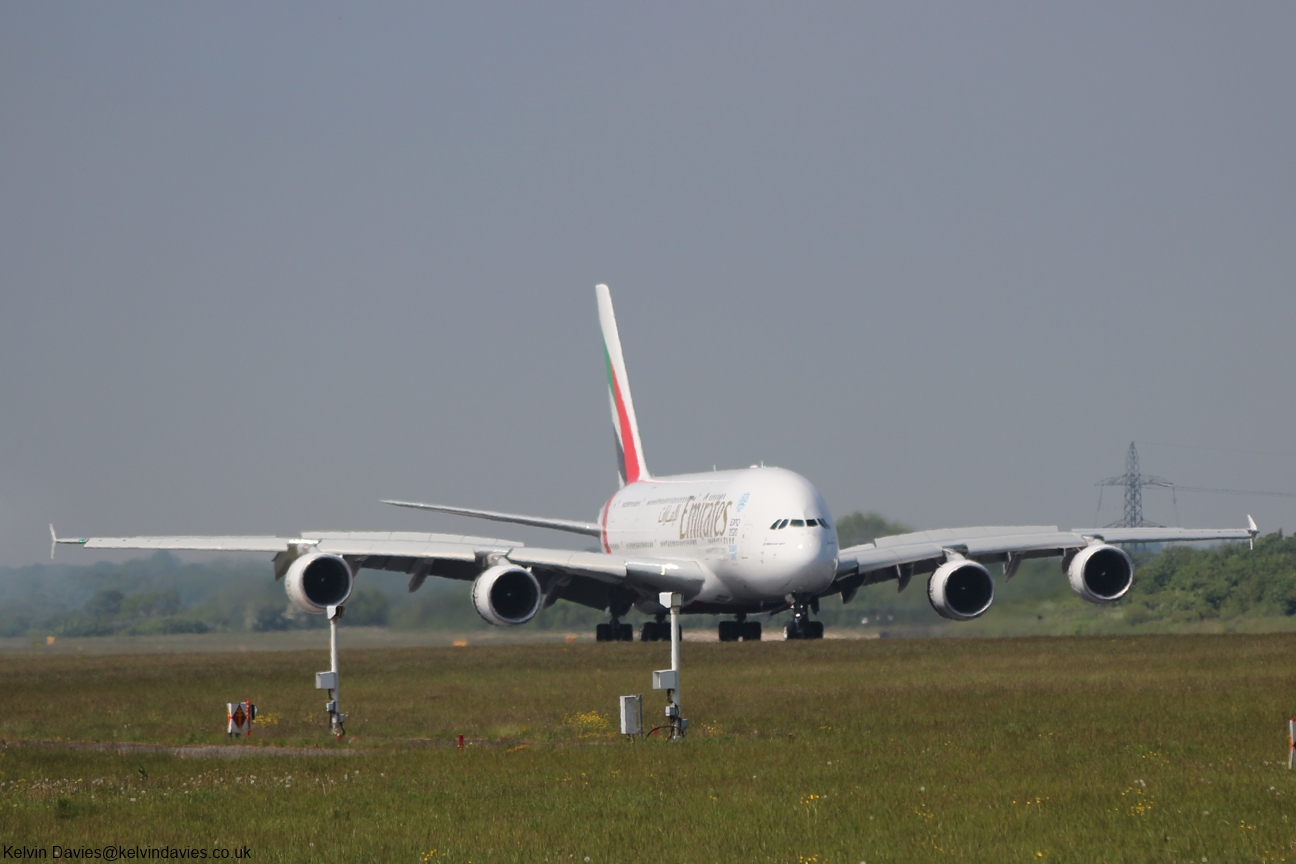 Emirates A380 A6-EDZ