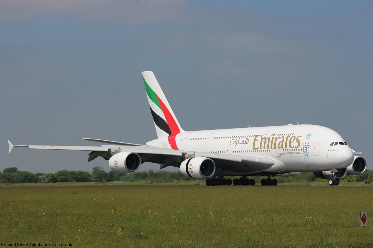 Emirates A380 A6-EDZ