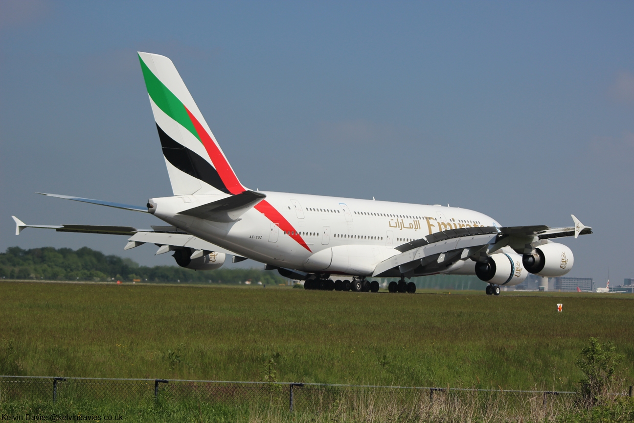 Emirates A380 A6-EDZ