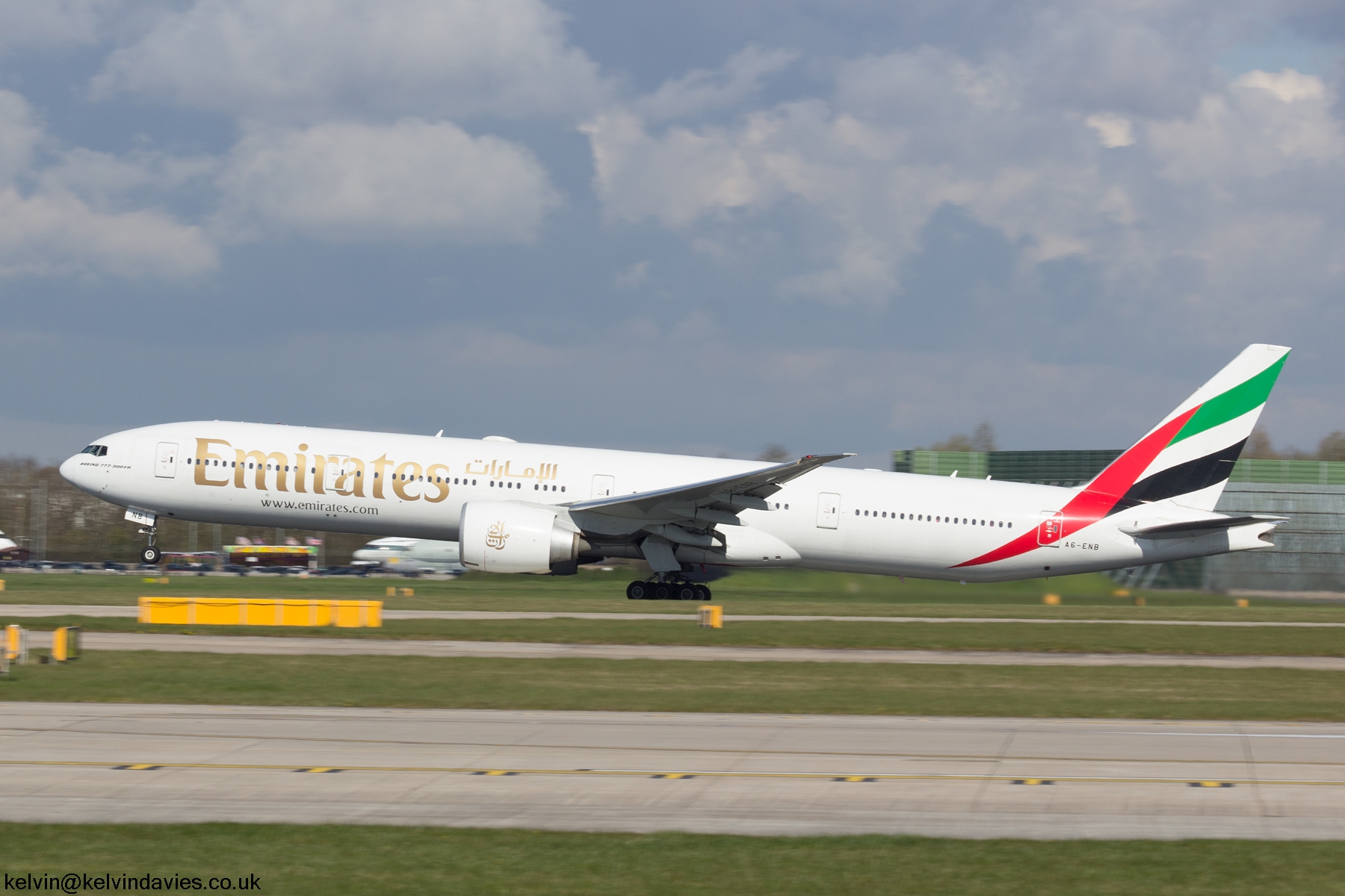 Emirates 777-300 A6-ENB