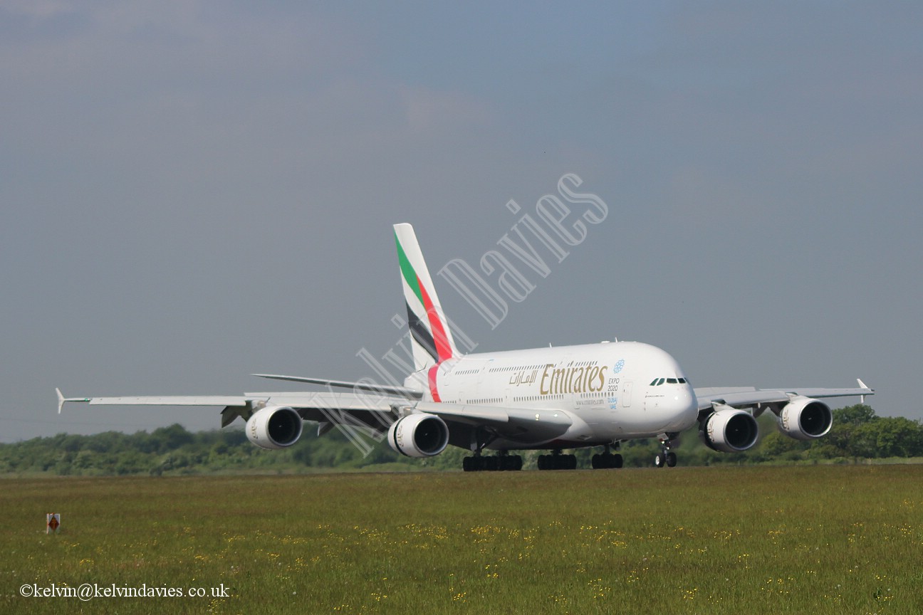 Emirates A380 A6-EDZ