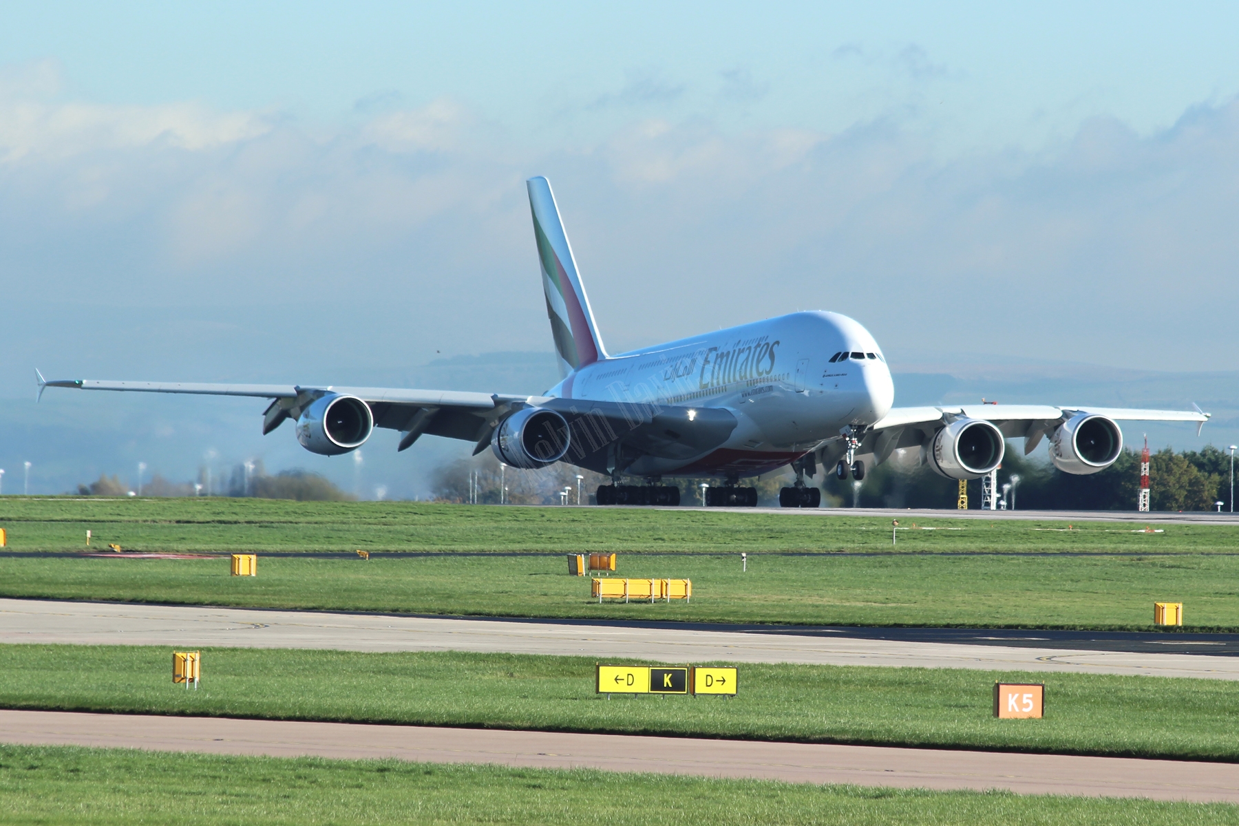 Emirates A380 A6-EEJ