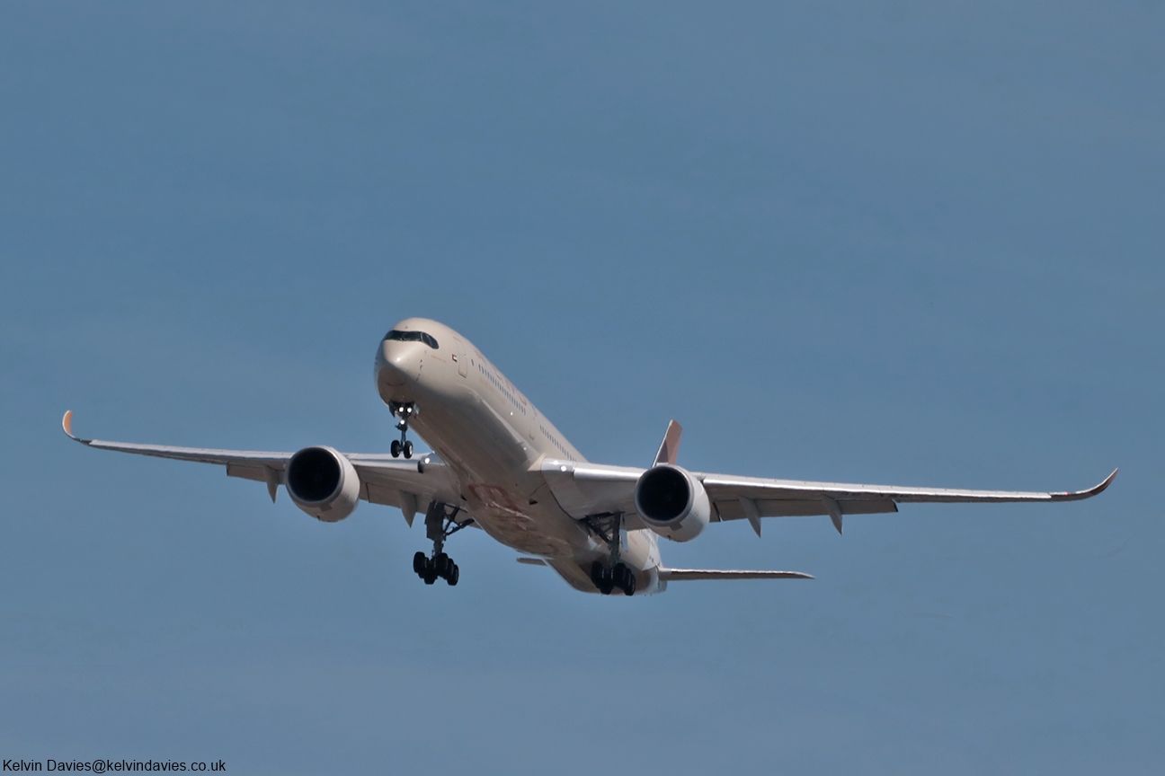 Etihad Airways A350 A6-XWG
