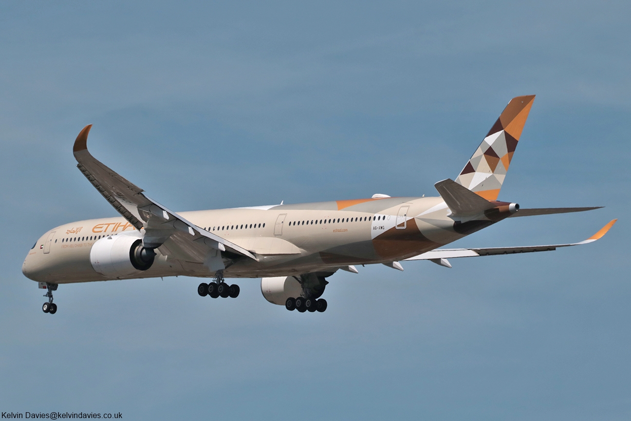 Etihad Airways A350 A6-XWG