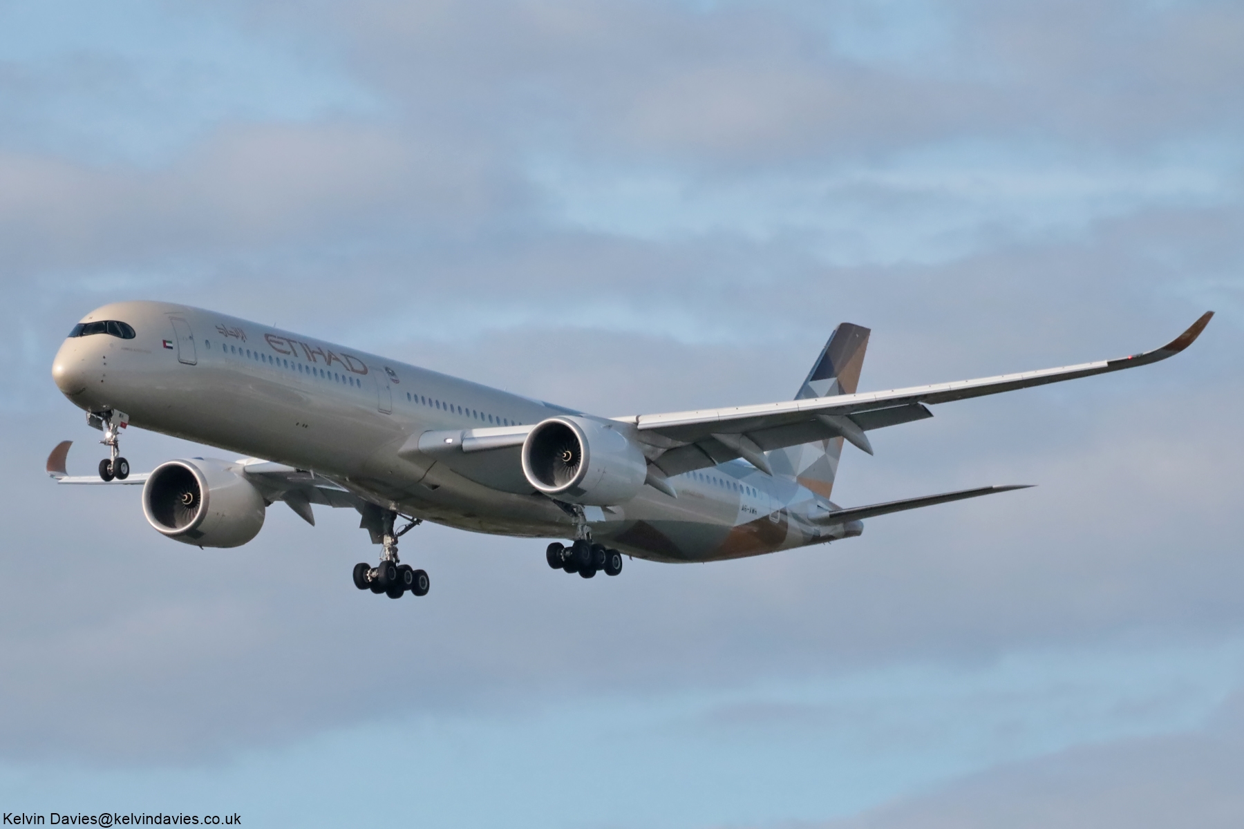 Etihad Airways A350 A6-XWH