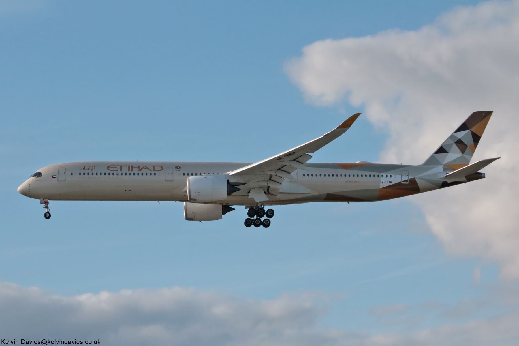 Etihad Airways A350 A6-XWH