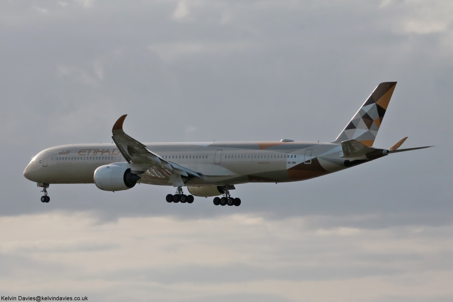 Etihad Airways A350 A6-XWH