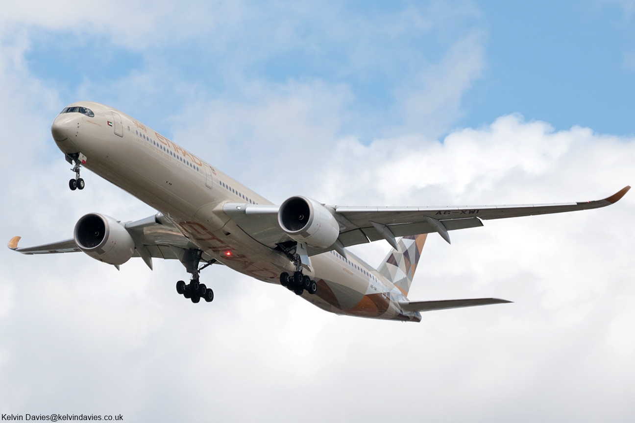 Etihad Airways A350 A6-XWI