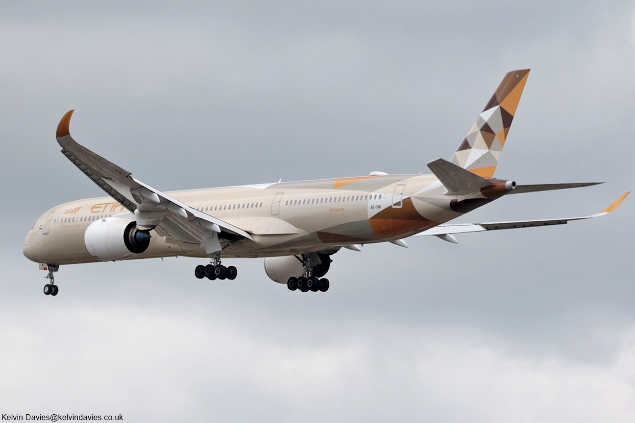 Etihad Airways A350 A6-XWI