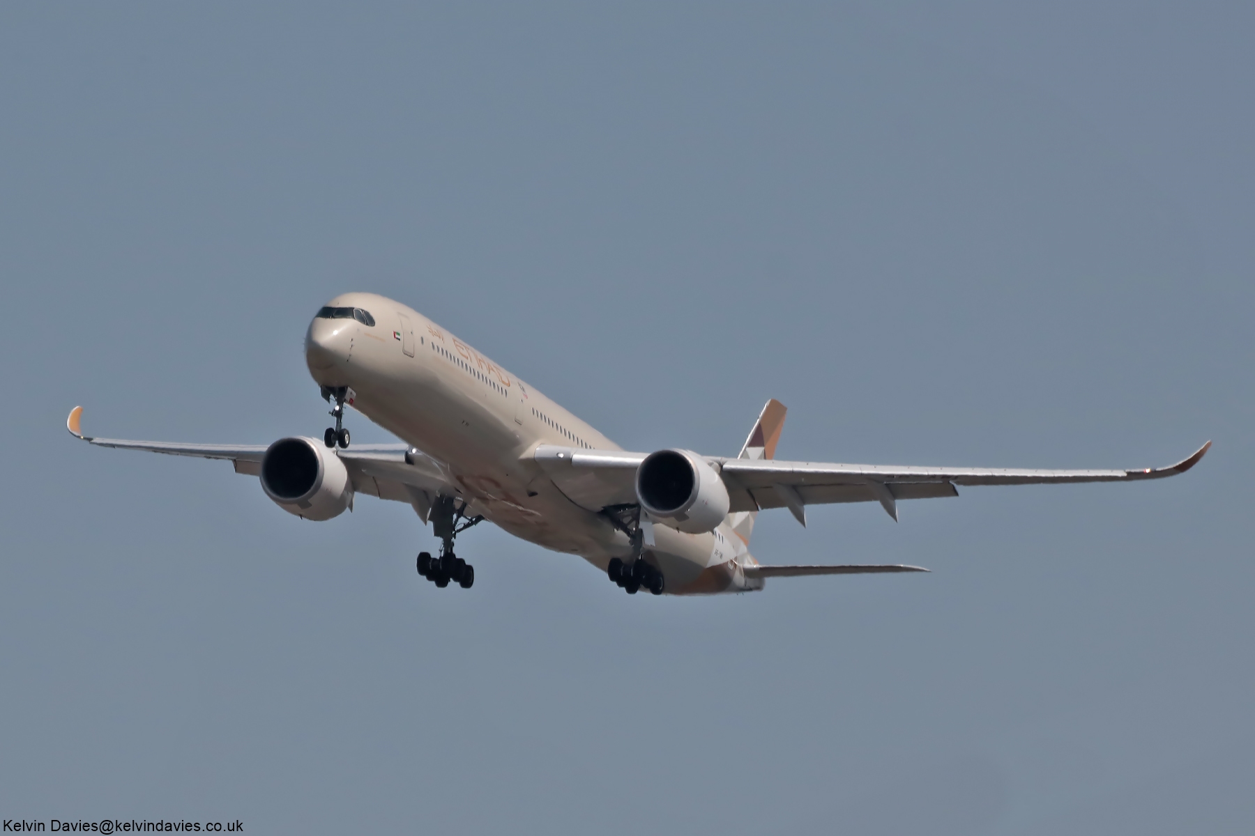 Etihad Airways A350 A6-XWI