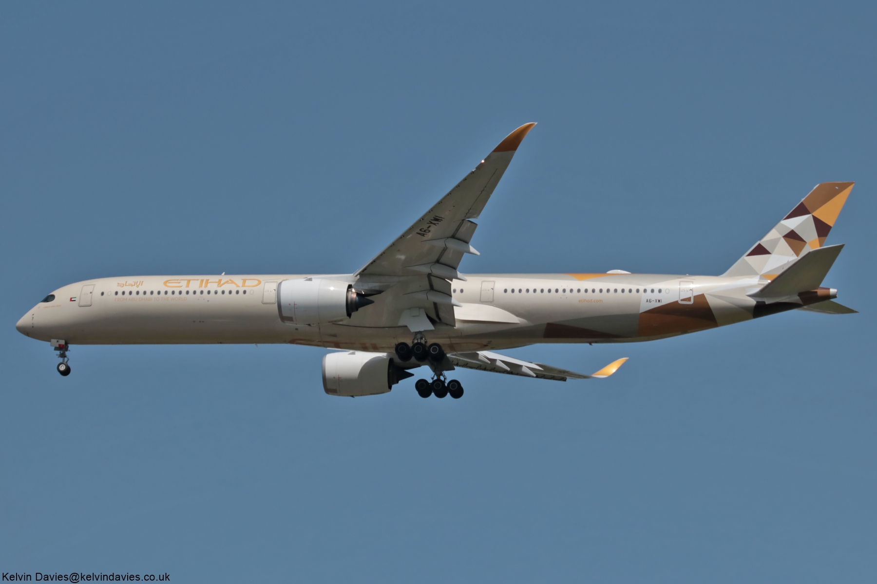 Etihad Airways A350 A6-XWI