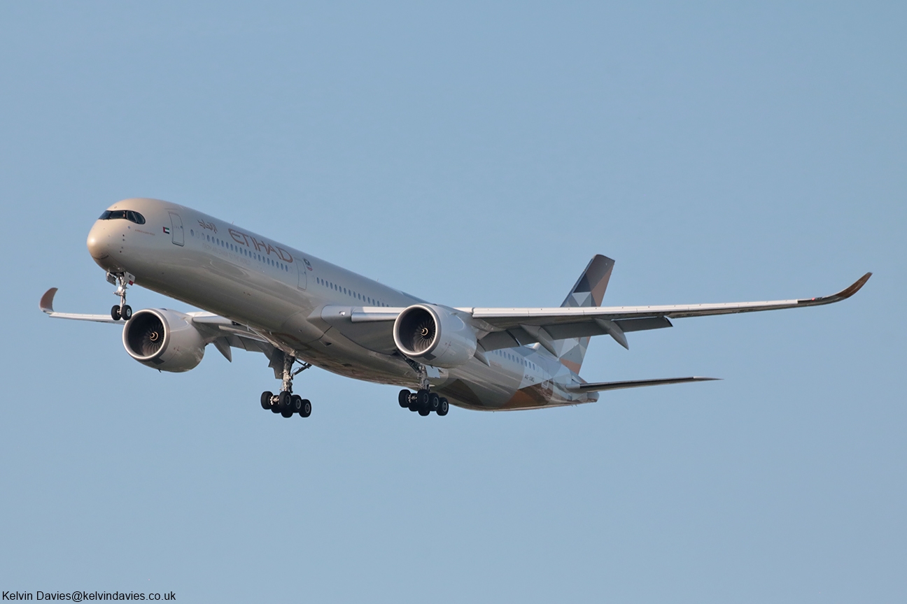 Etihad Airways A350 A6-XWO