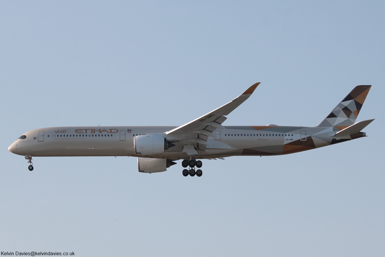 Etihad Airways A350 A6-XWO