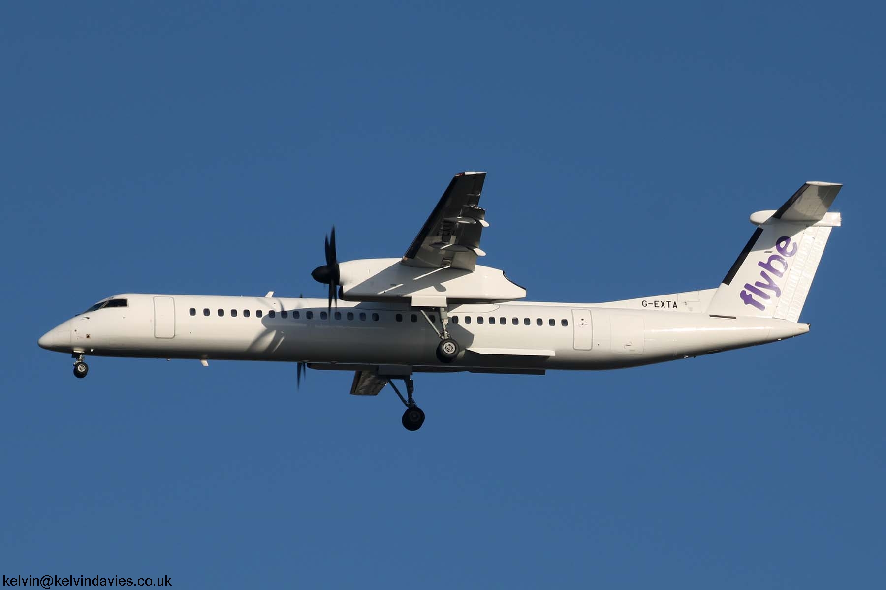 Flybe Dash 8 G-EXTA