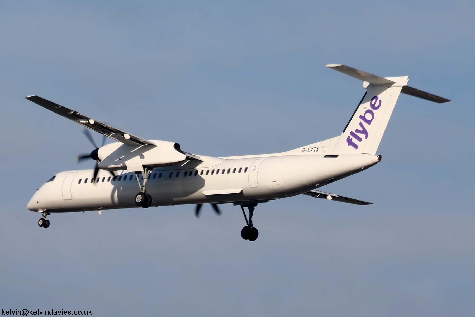 Flybe Dash 8 G-EXTA