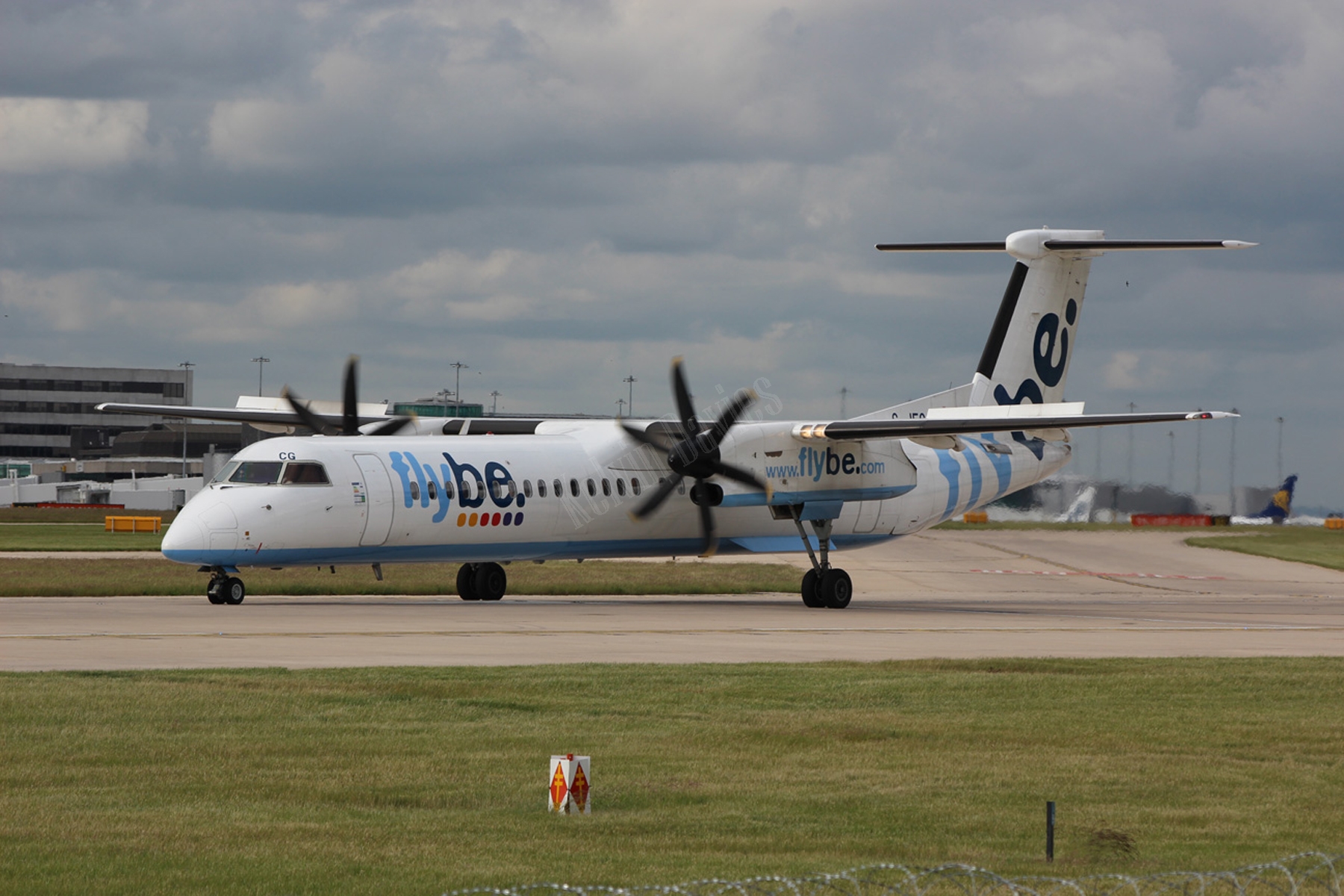 Flybe Dash 8 G-JECG