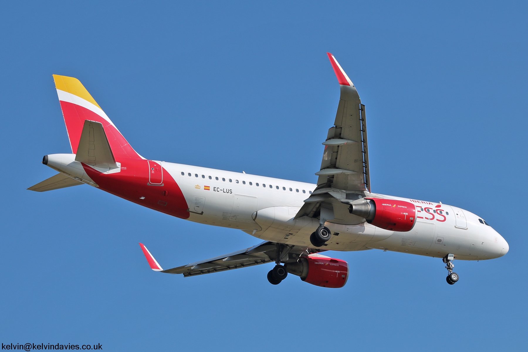 Iberia Express A320 EC-LUS