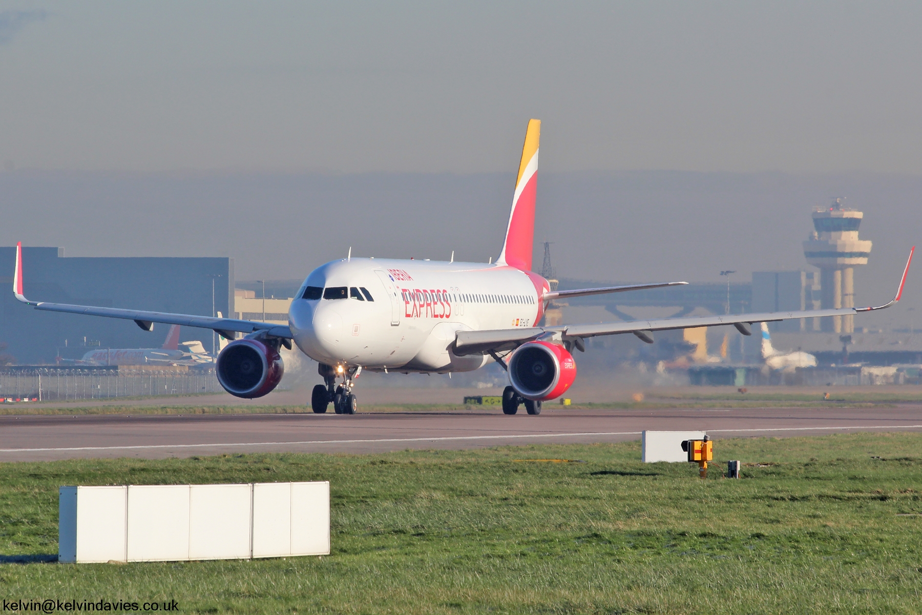 Iberia Express A320 EC-LYE