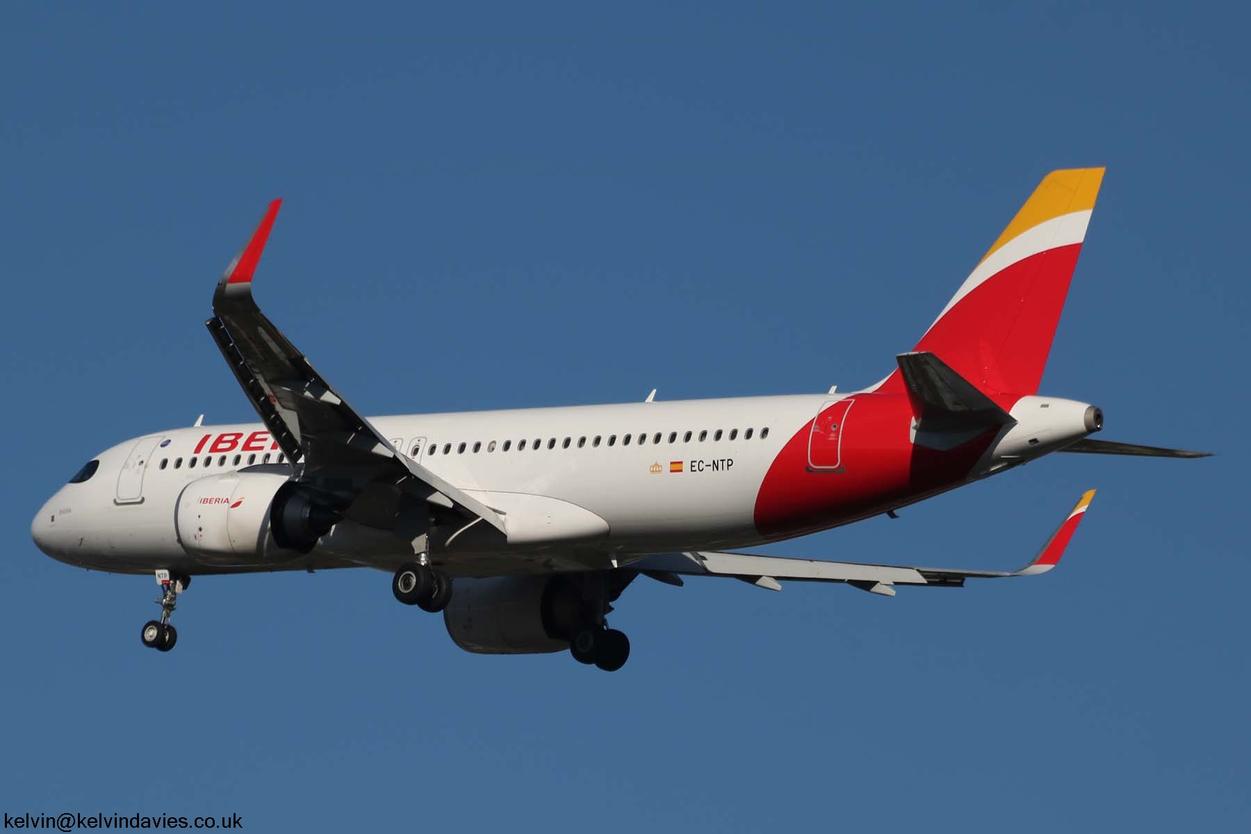 Iberia A320 EC-NTP