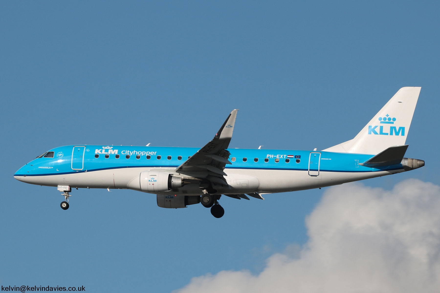 KLM Emb-175 PH-EXT