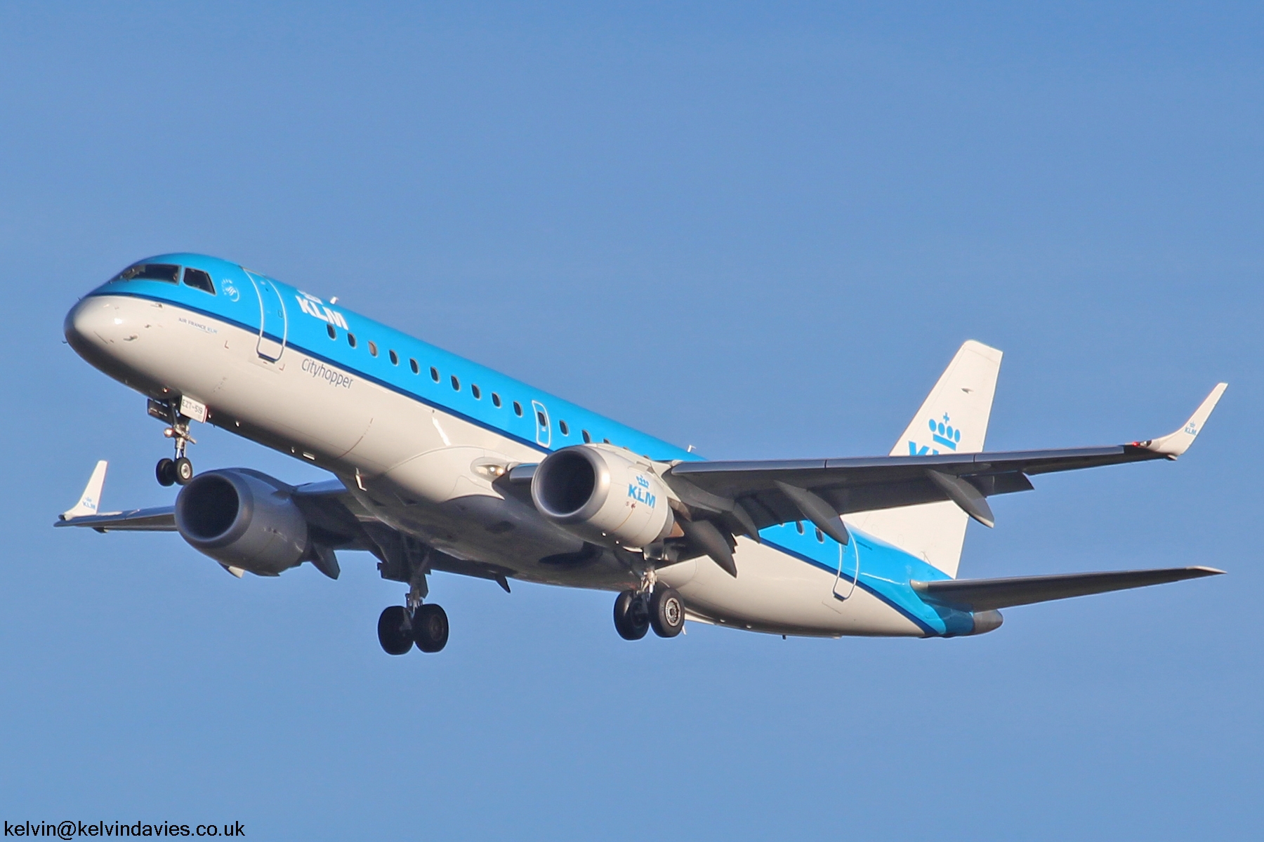 KLM Cityhopper Emb-190 PH-EZT