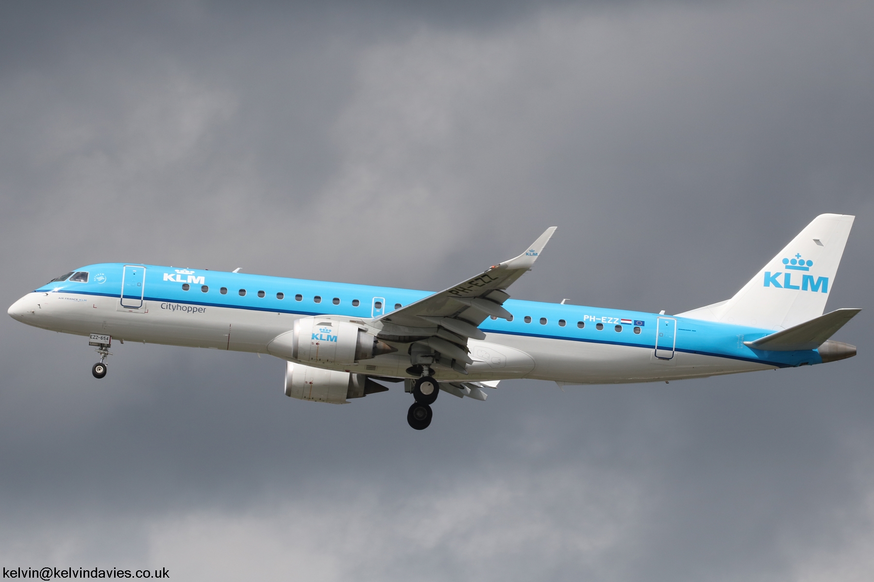 KLM Cityhopper EMB  PH-EZZ