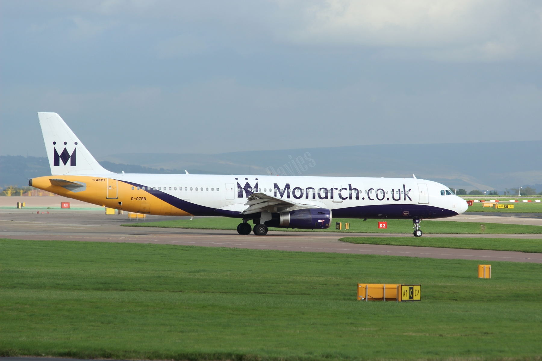 Monarch Airlines A321 G-OZBN