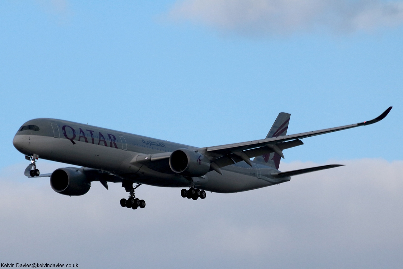 Qatar Airways A350 A7-AOG