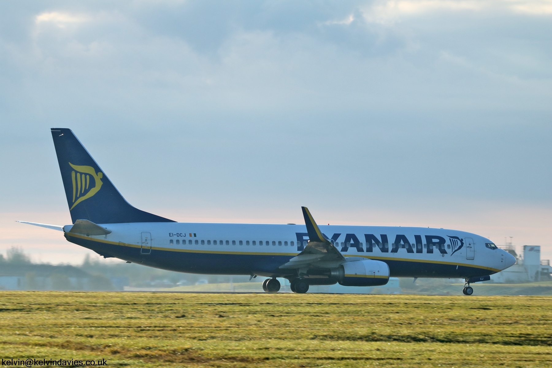Ryanair 737NG EI-DCJ