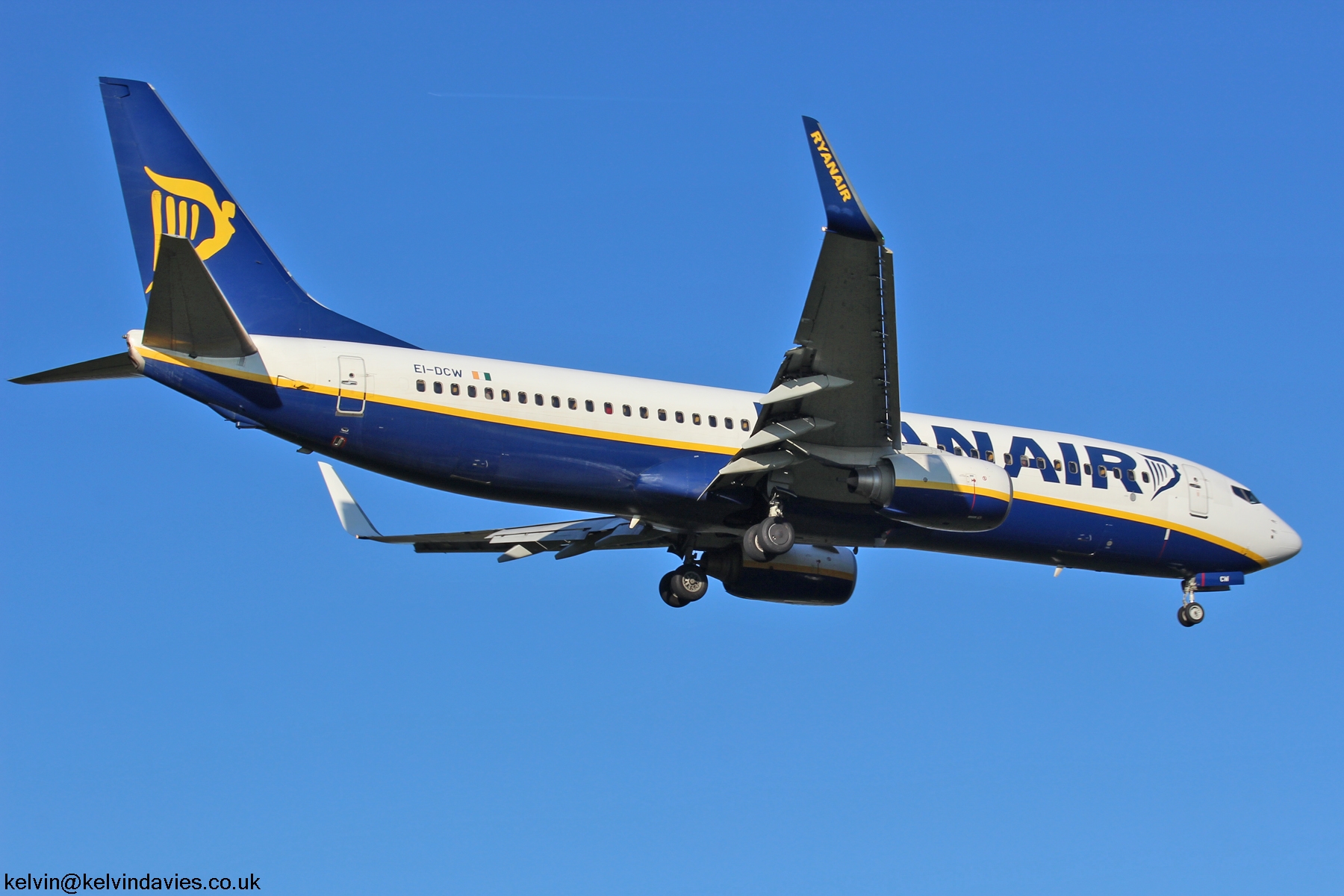 Ryanair 737 EI-DCW