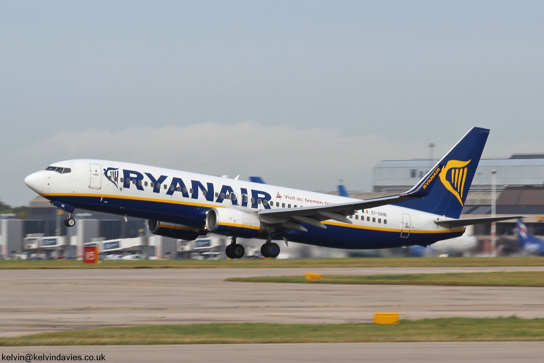 Ryanair 737NG EI-DHB