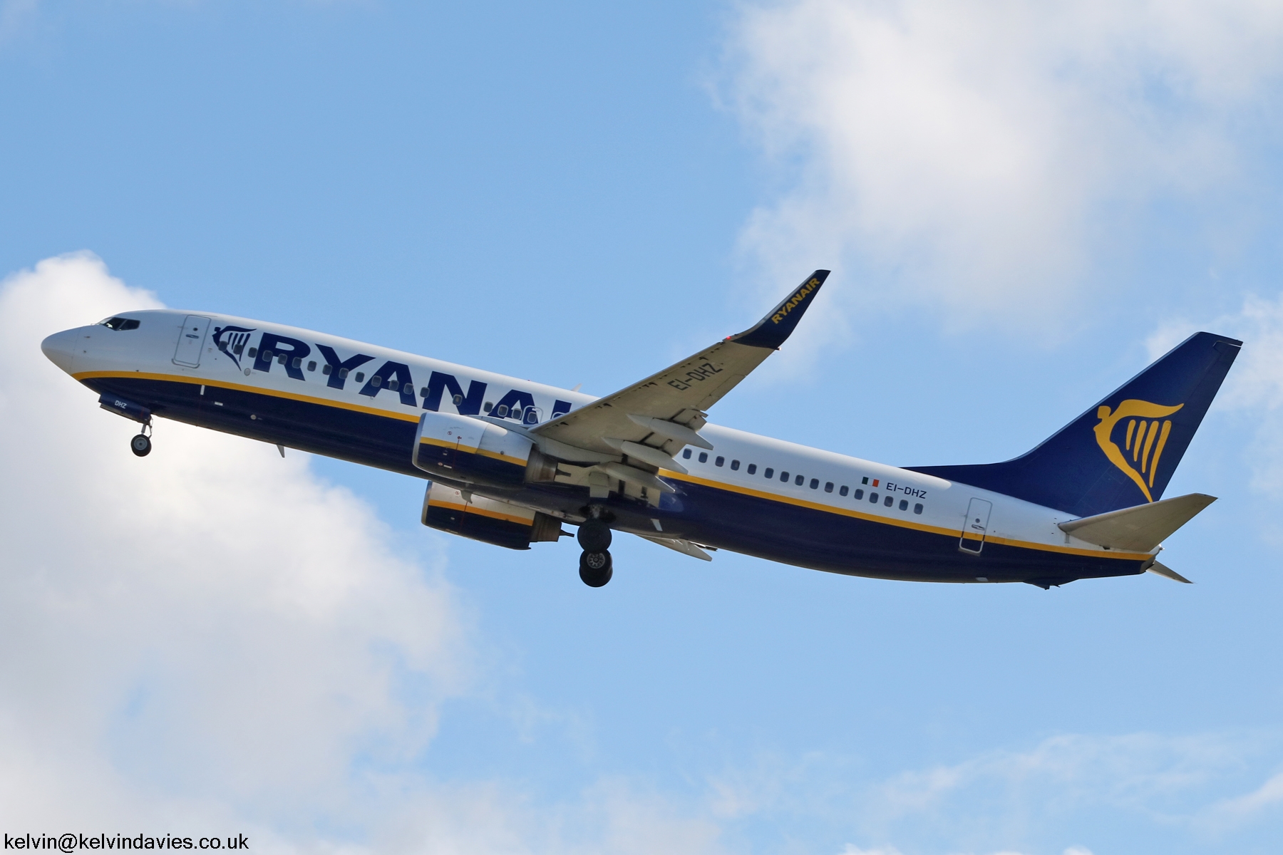 Ryanair 737NG EI-DHZ