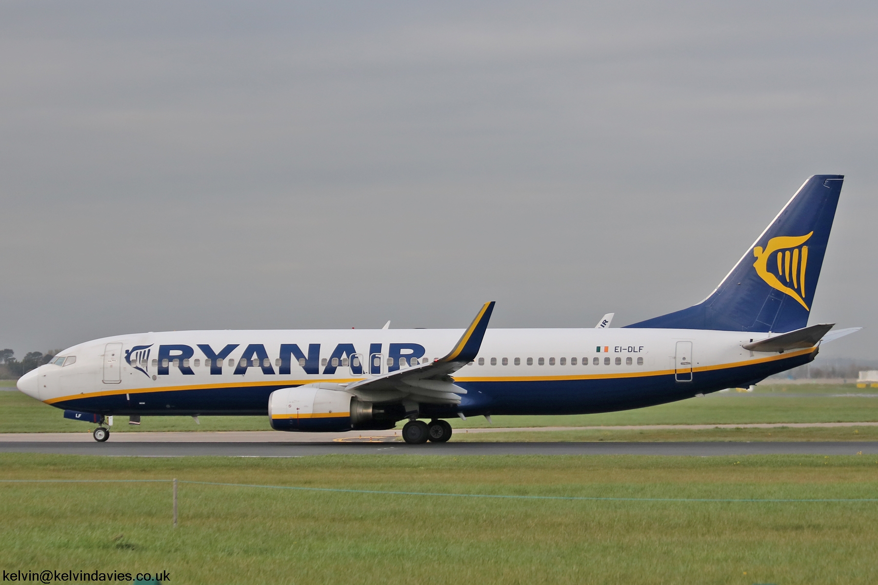 Ryanair 737NG EI-DLF