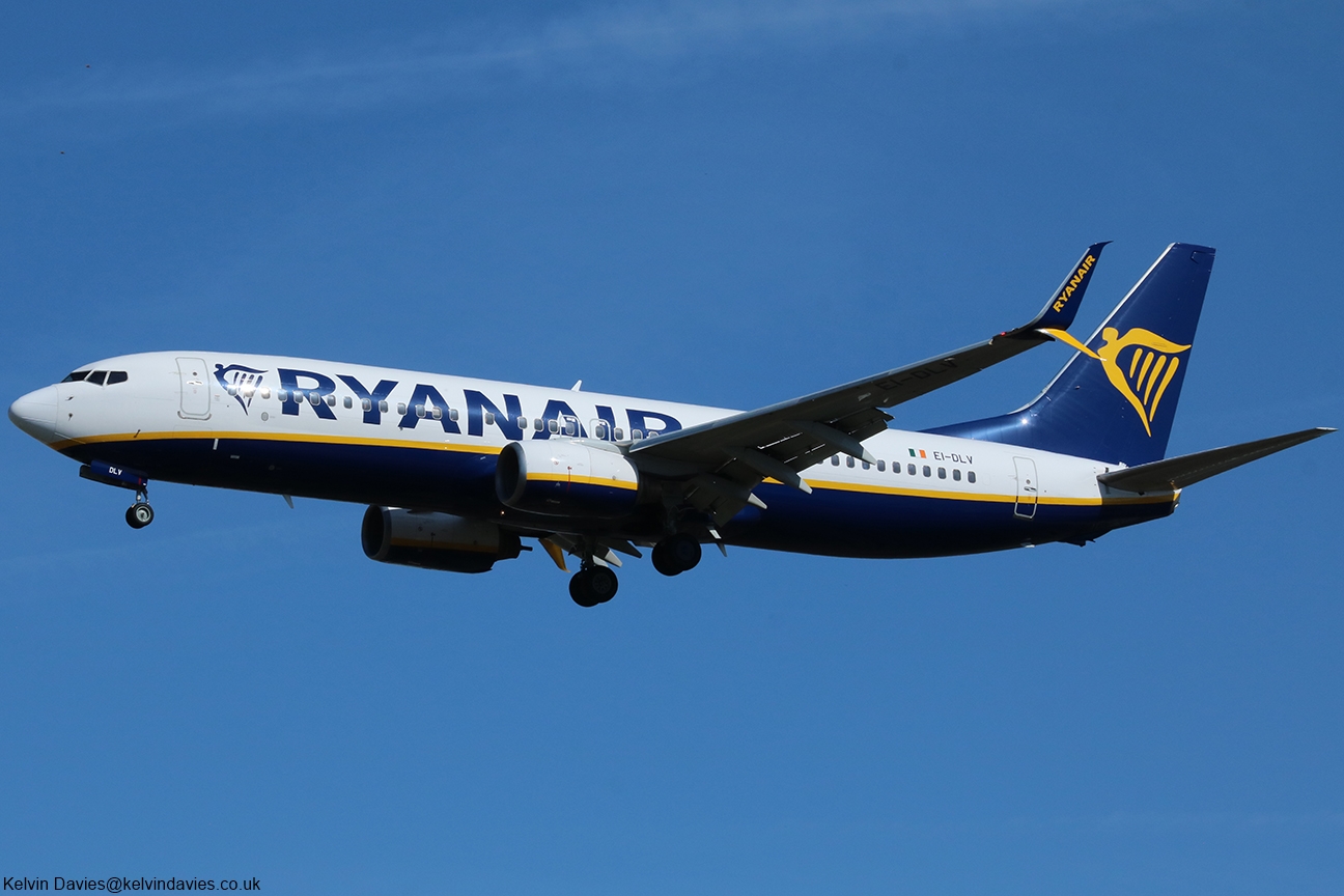 Ryanair 737NG EI-DLV